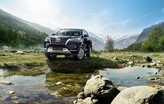 Toyota Fortuner, Front three-quarter stance with chrome trapezoid grille and full-LED headlamps