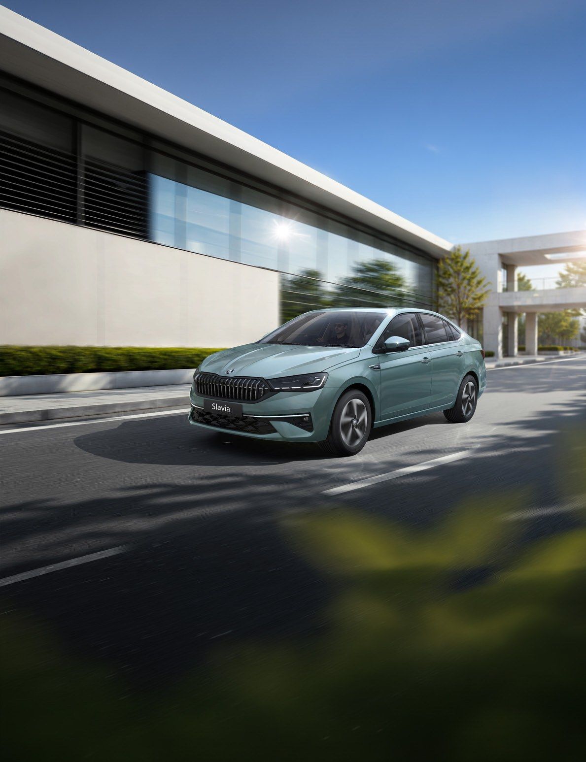 Skoda Slavia, Front three-quarter view in the new Arctic Silver