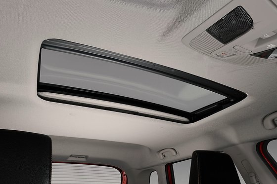Maruti Suzuki Brezza, One-touch electric sunroof for an airy, open cabin feel.