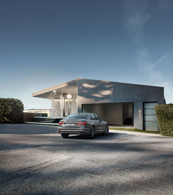 Audi A6, Rear design with slim wraparound tail lamps and full-width chrome accent