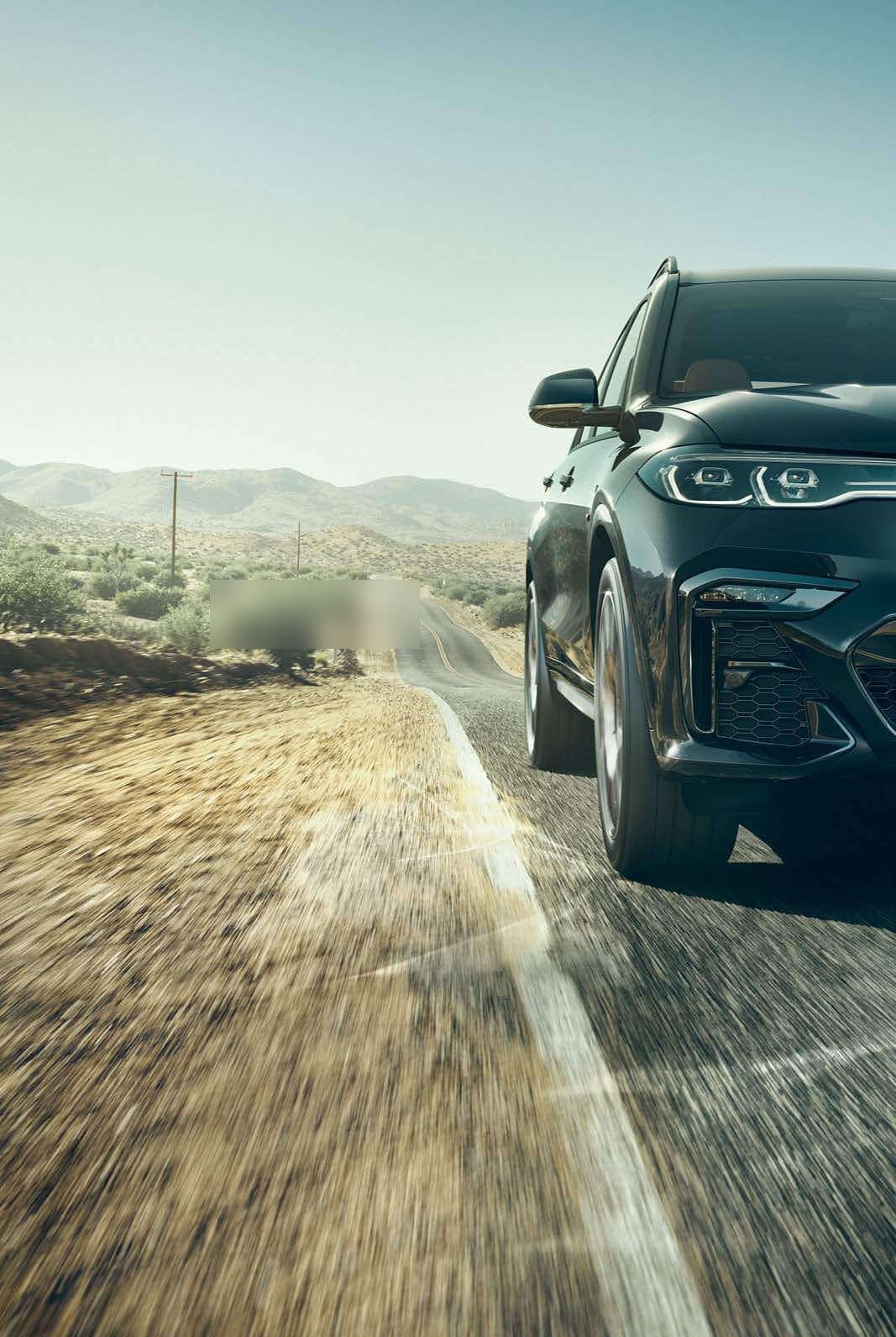 BMW X7 — M Sport front with split headlights and Iconic Glow kidney grille