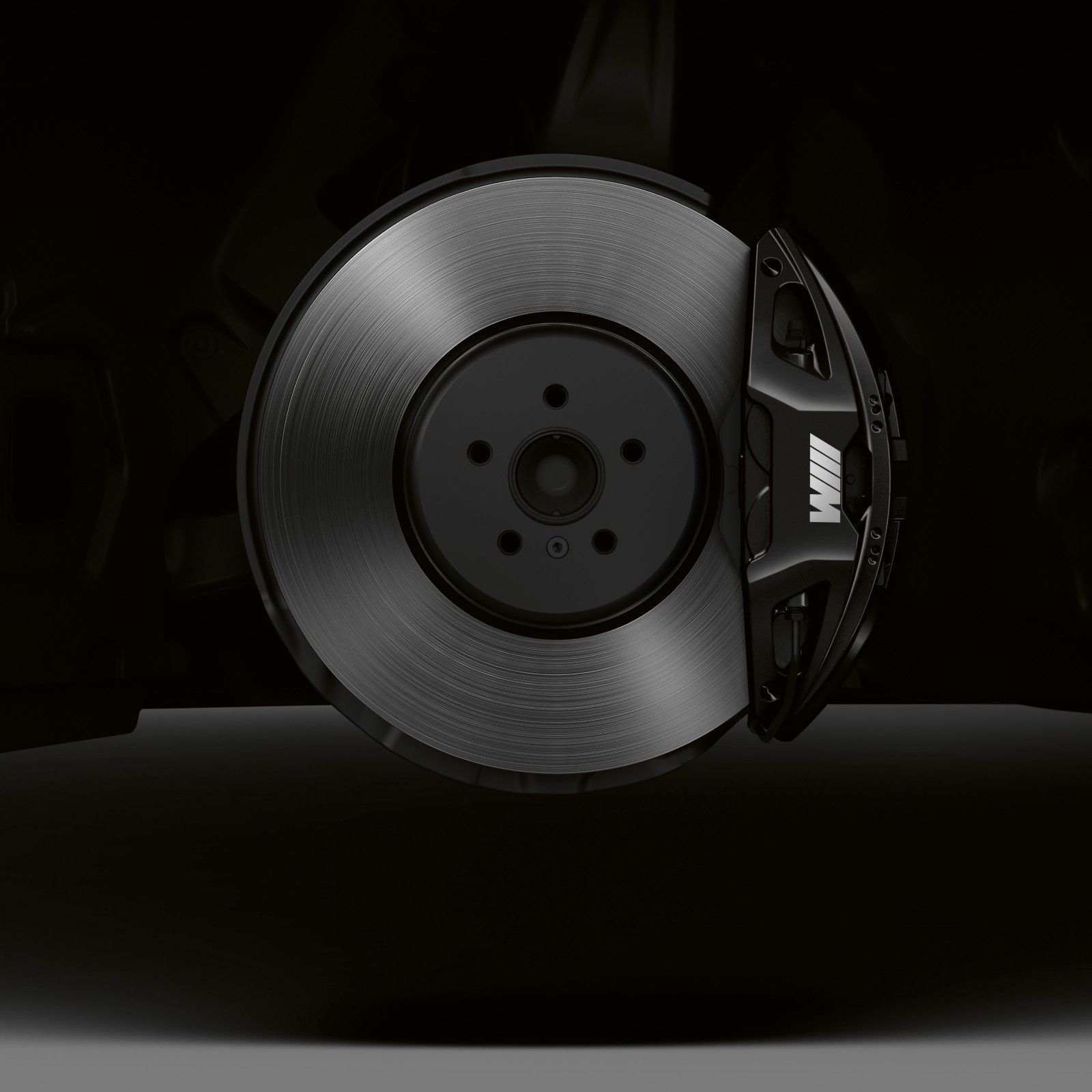 BMW i7, M Sport brakes with blue-painted callipers behind 20-inch Star-spoke 905 wheels