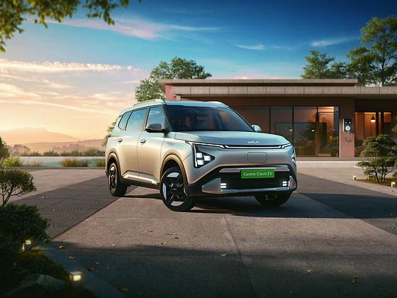 Kia Carens Clavis EV, Digital Tiger Face grille with Star Map LED Connected DRLs and integrated turn signals