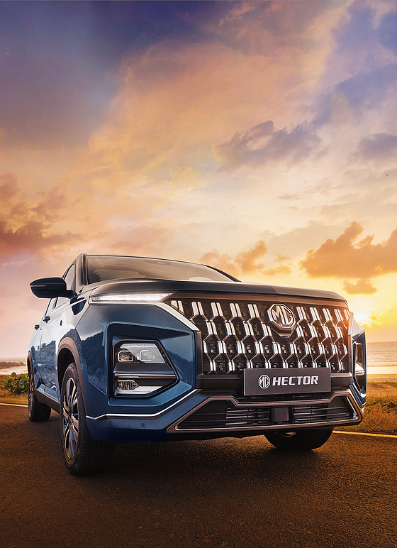 MG Hector Plus, Aura Hex studded front grille with LED projector headlamp