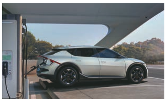 Kia EV6, Ultra-fast DC charging takes the battery from 10 to 80 percent in about 18 minutes.