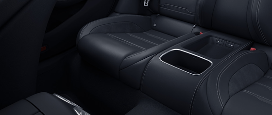 Mercedes-Benz Mercedes-AMG GT 63 S 4MATIC+, Rear bench seat with fold-down centre armrest and cupholders