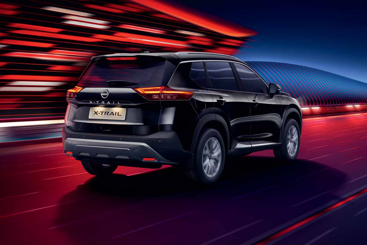 Nissan X-Trail — Boomerang-shaped rear signature LED tail lamps