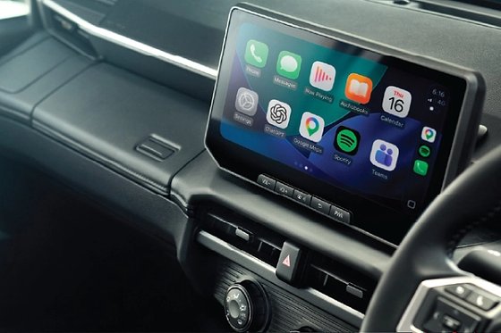 Toyota Hilux, 12.3-inch premium multimedia display with wireless Android Auto and Apple CarPlay.