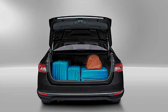 Skoda Škoda Slavia (2022–2026), 521-litre boot with a wide loading aperture and 60:40 split-folding rear seats.