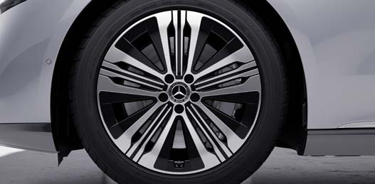 Mercedes-Benz EQS — 20-inch aerodynamically optimised 5-spoke alloy wheels in high-sheen black
