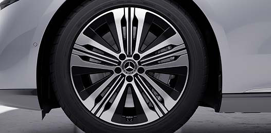 Mercedes-Benz EQS, 20-inch aerodynamically optimised 5-spoke alloy wheels in high-sheen black
