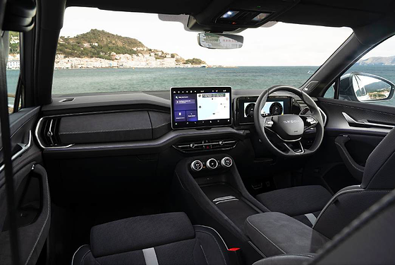 Skoda Kodiaq, Sportline black interior with sport steering wheel and free-standing display