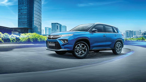 Toyota Urban Cruiser Hyryder, Front three-quarter profile with LED headlamps and honeycomb front grille