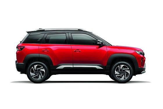 Maruti Suzuki Brezza, New precision-cut alloy wheels with a dual-tone black roof and silver body cladding.
