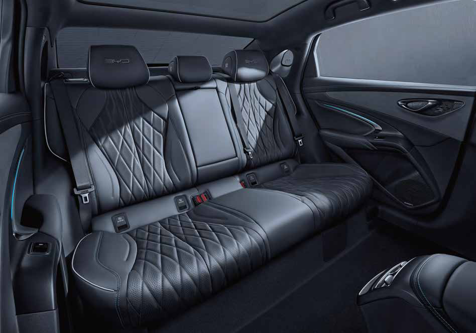 BYD Seal — Rear bench with diamond-quilted leather upholstery and 60/40 split-folding seats.