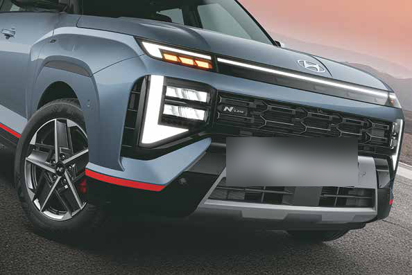Hyundai Venue N Line — Dark chrome radiator grille with N Line emblem