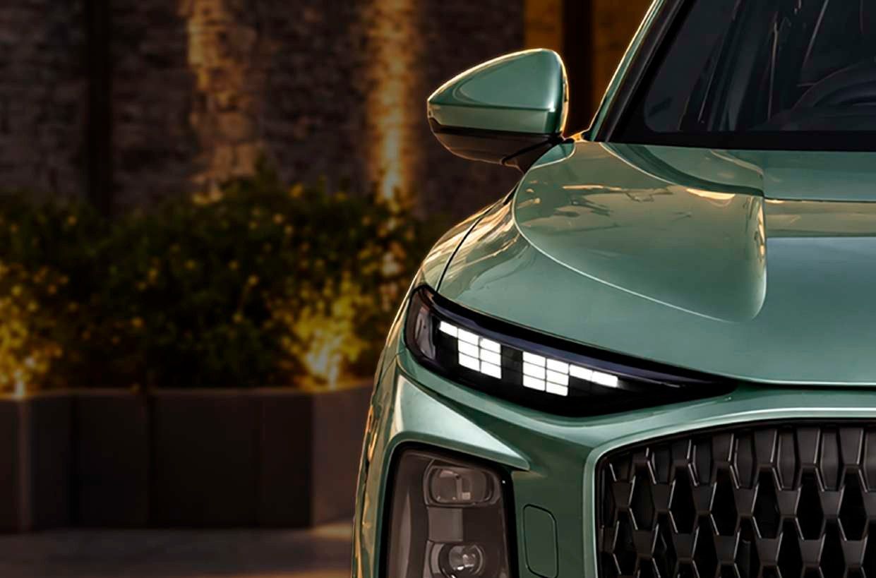 Digital Matrix LED headlights on the Audi Q3 Zenith