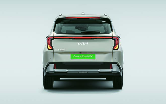 Kia Carens Clavis EV, Star Map LED Connected Tail Lamps spanning the tailgate