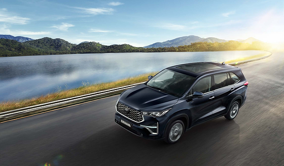 Toyota Innova Hycross, Bold crossover-SUV stance riding on 18-inch machined alloy wheels