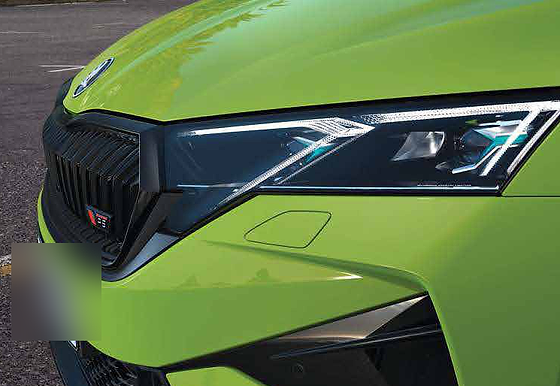 Skoda Octavia RS, Full-LED Matrix headlight with crystalline detailing beside the gloss-black RS grille.