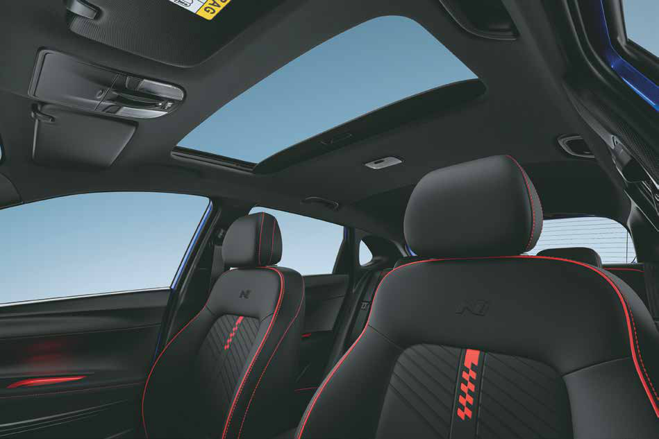 Hyundai i20 N Line — Single-pane sunroof