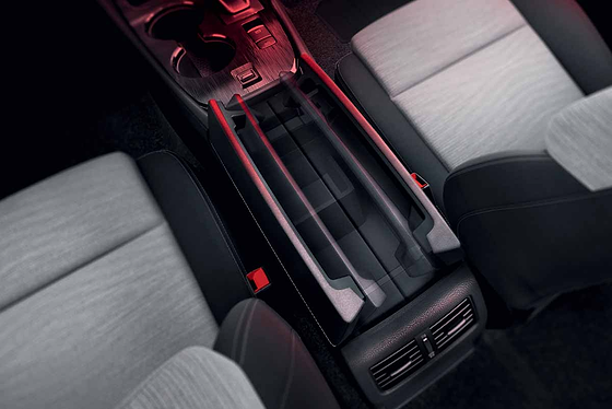 Nissan X-Trail, Rear-console storage with rear AC vents for second-row passengers