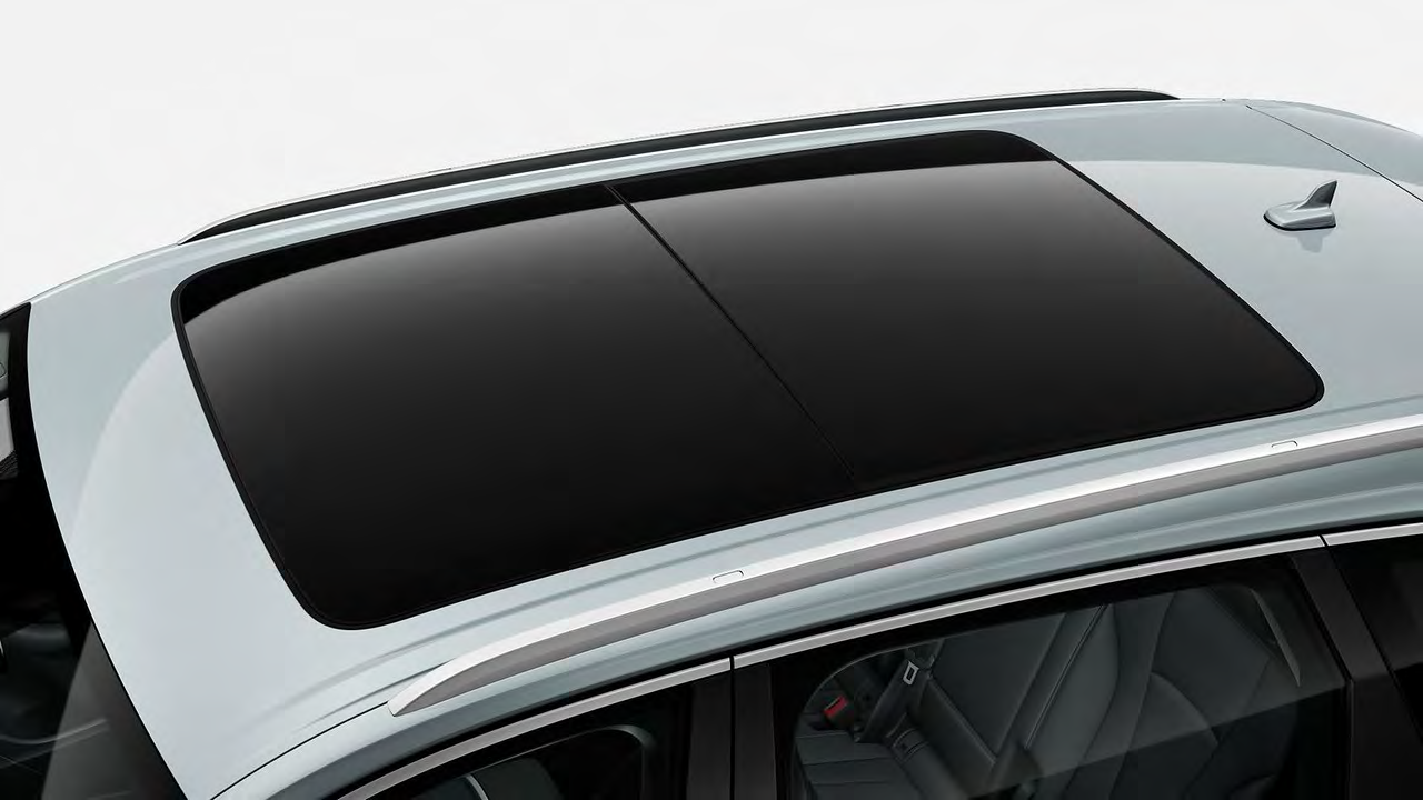 Audi Q7 — Large two-part panoramic glass sunroof viewed from above