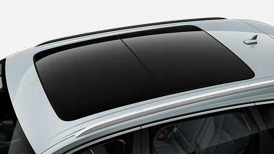 Audi Q7, Large two-part panoramic glass sunroof viewed from above