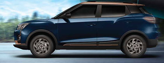 Mahindra XUV400, Dual-tone body with satin copper roof and black cladding