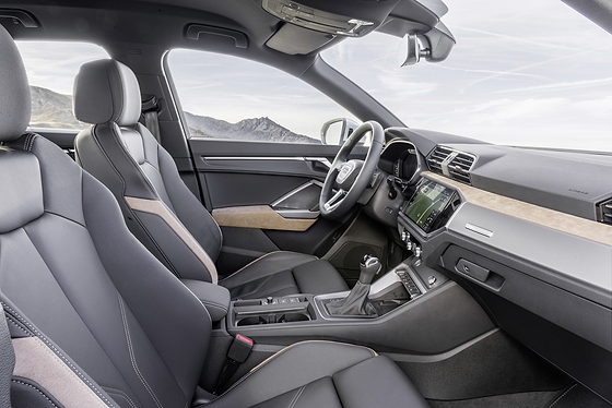 Audi Q3 (2022-2026), Front sport seats in leather/leatherette upholstery with contrast stitching.