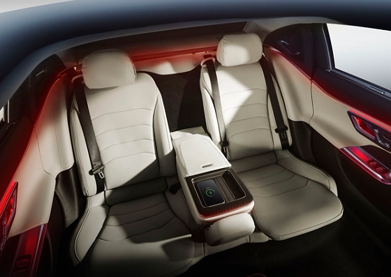Mercedes-Benz E-Class, Reclining rear seats with up to 36-degree recline and centre armrest