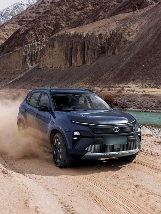 Tata Harrier EV, Signature end-to-end connected LED DRLs give the front a full-width light bar