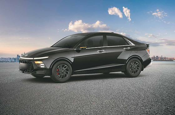 Hyundai Verna, Turbo line: R16 dark grey alloys with red front brake calipers