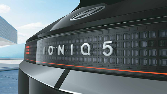 Hyundai Ioniq 5, Parametric pixel LED tail lamps