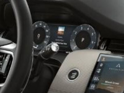 Land Rover Discovery Sport — Digital driver instrument cluster with configurable dial displays, flanked by the rotary control and the Pivi Pro touchscreen.
