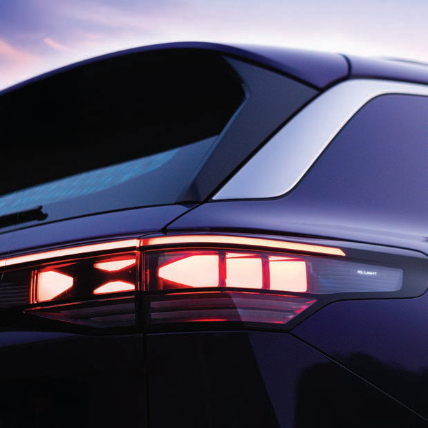 Volkswagen Tayron — Three-dimensional LED tail lamps with connected light signature