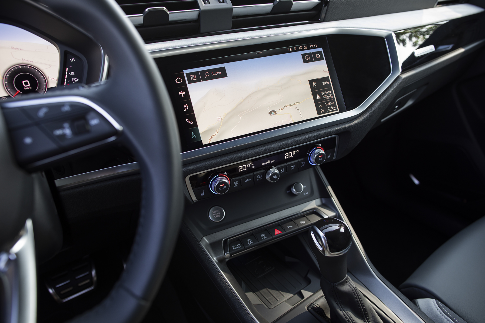 Audi Q3 Sportback — MMI navigation plus with touchscreen display