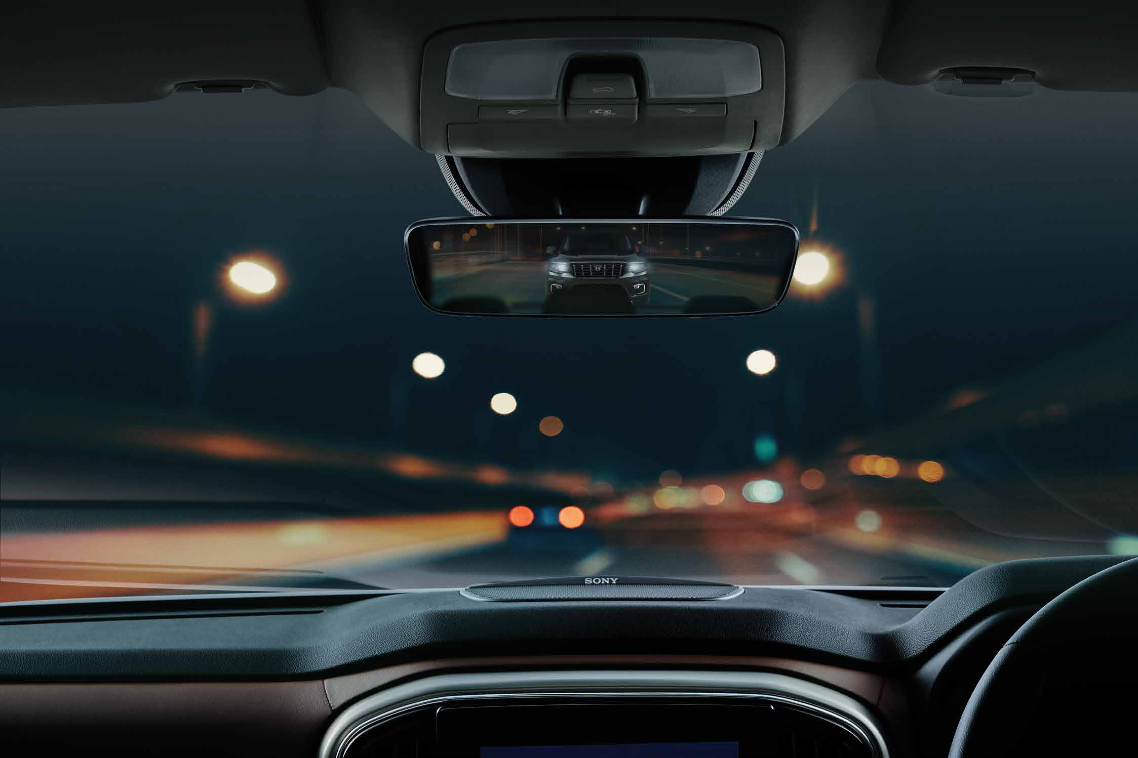 Mahindra Scorpio N — Auto-dimming inside rear view mirror cuts glare from traffic behind