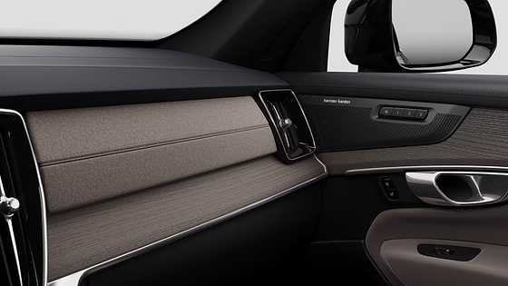 Volvo XC90, Harman Kardon premium audio with driftwood décor inlay