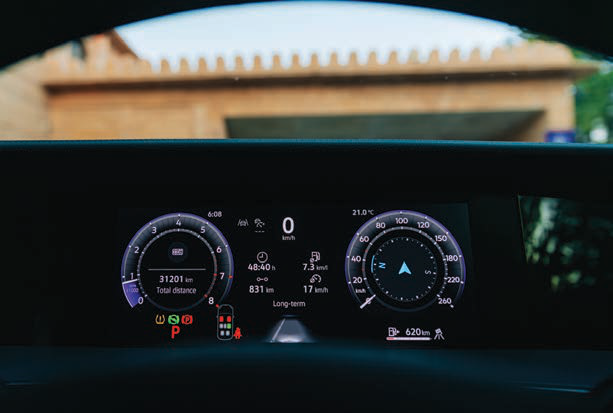 Volkswagen Tayron — Fully digital instrument cluster with driving and navigation data