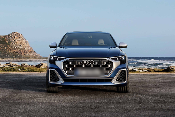 Audi SQ8, Octagonal Singleframe grille with S-specific honeycomb mesh, flanked by Matrix LED headlights.
