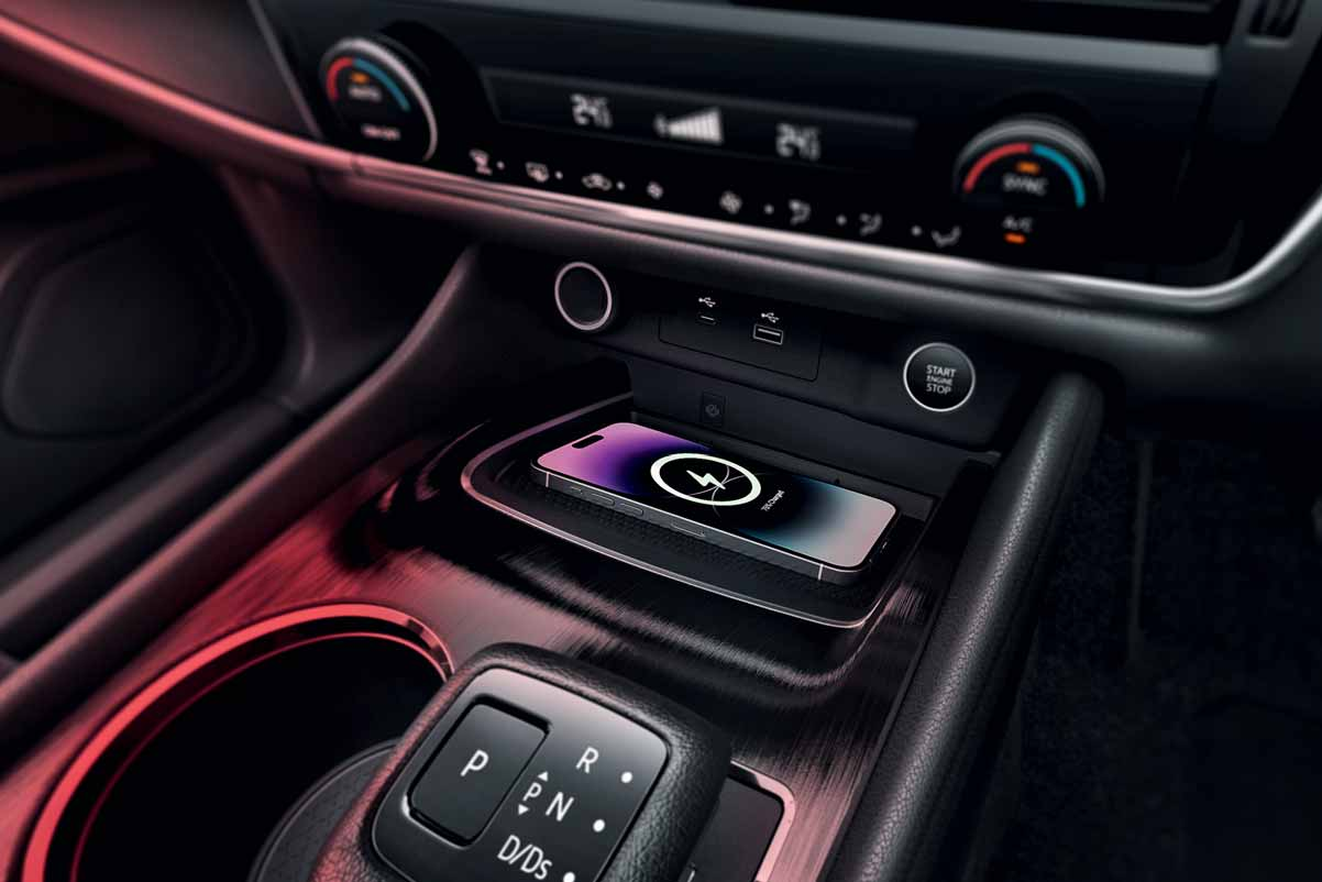 Nissan X-Trail — Wireless smartphone charger with USB ports and push-button start/stop