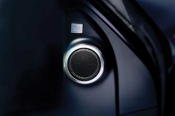 Toyota Fortuner, Premium JBL speaker with tweeter and subwoofer