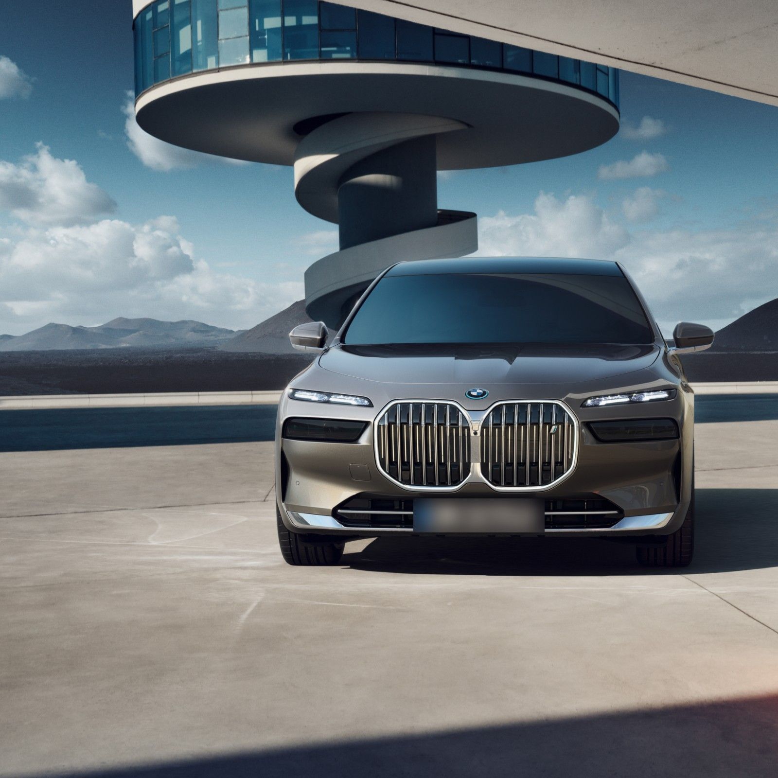 BMW i7, BMW kidney Iconic Glow: the illuminated grille frame that fronts the facelifted i7