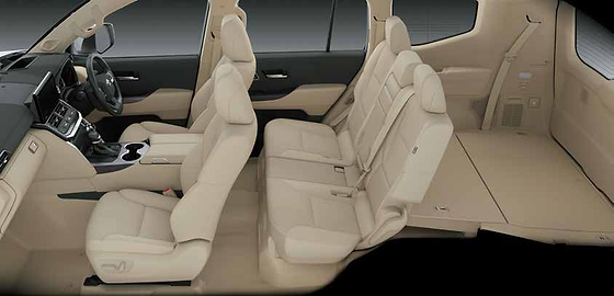 Toyota Land Cruiser, Spacious cabin with flat-folding rear seat rows