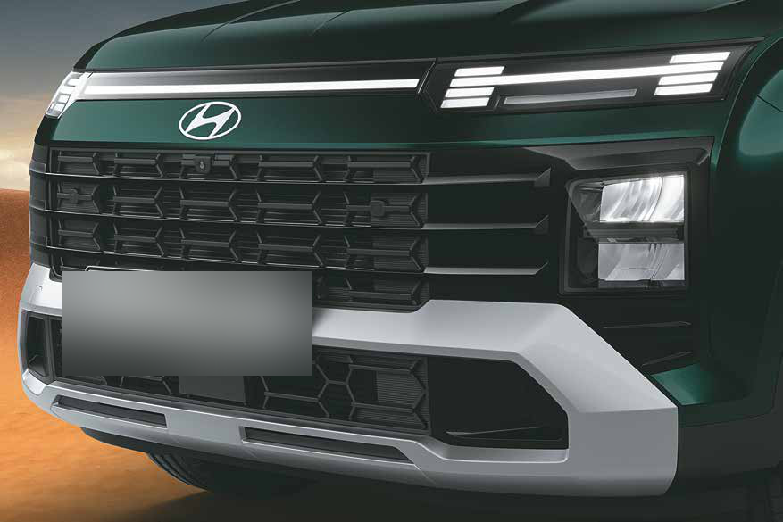 Hyundai Alcazar — Dark chrome radiator grille with quad beam LED headlamps