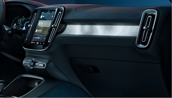Volvo EC40, Portrait centre touchscreen running Google built-in, set above the backlit topography-inspired decor trim.