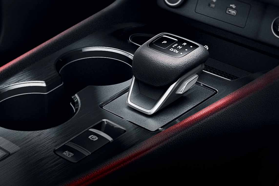 Nissan X-Trail — E-Shifter with Auto Hold and electronic parking brake on the centre console