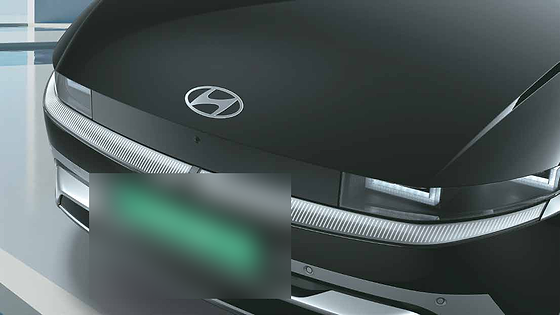 Hyundai Ioniq 5, Clamshell hood spans the full car width with front LED accent lighting