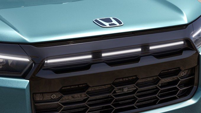 Honda Elevate, Rugged Tri-Bar signature LED position lights across the top of the grille